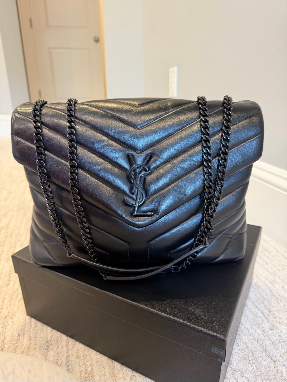 Saint Laurent Black Chevron Quilted Leather Shoulder Bag with Chain Strap - Picture 3 of 12